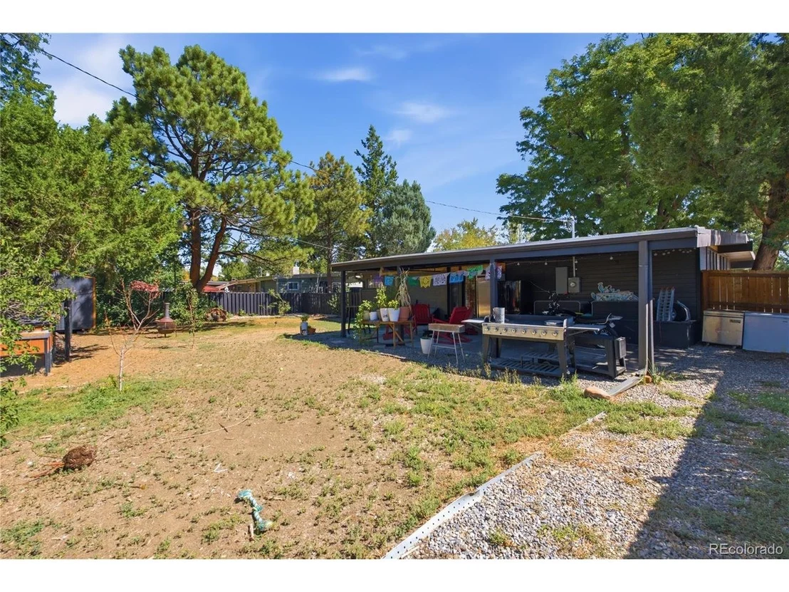 Photo of 6001 Carr St