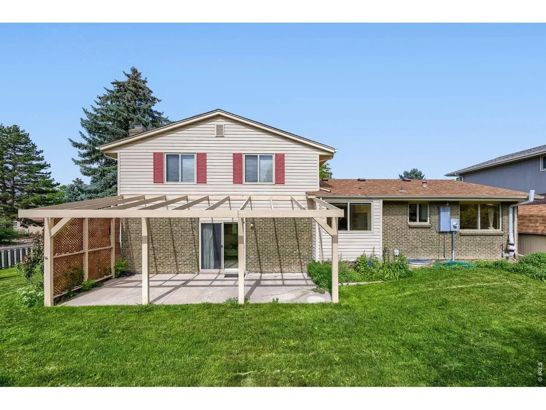 Photo of 4848 Fairlawn Cir