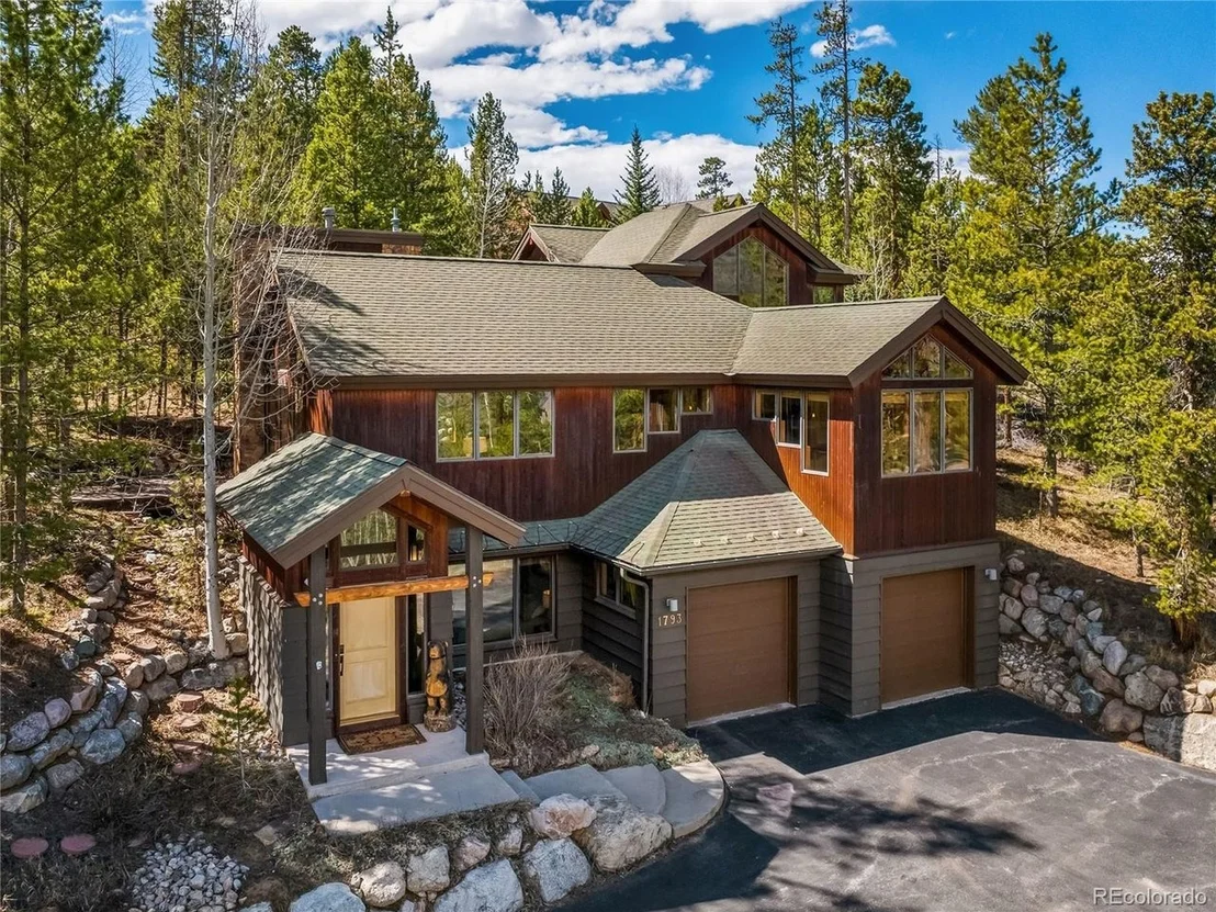 Photo of 1793 Falcon Dr