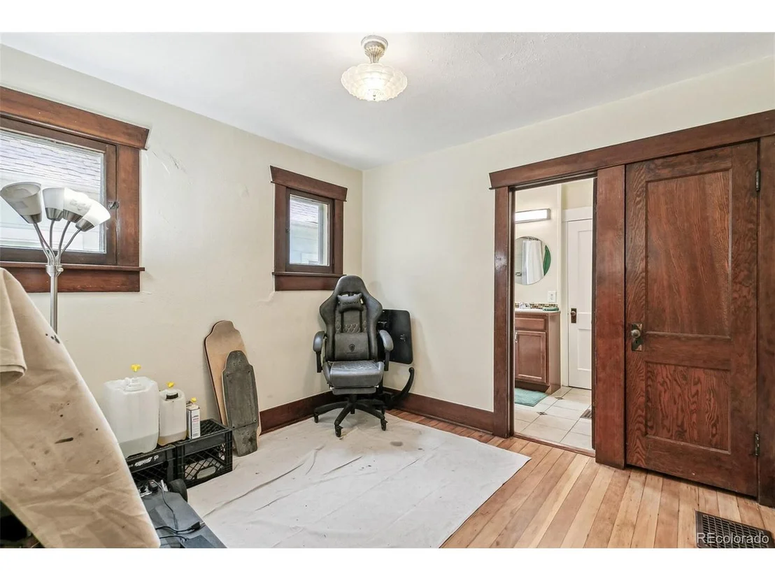 Photo of 2497 Depew St