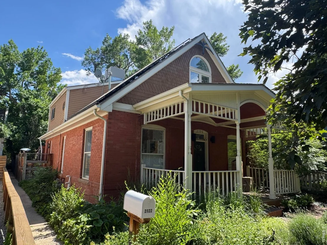 Photo of 2106 Mapleton Ave