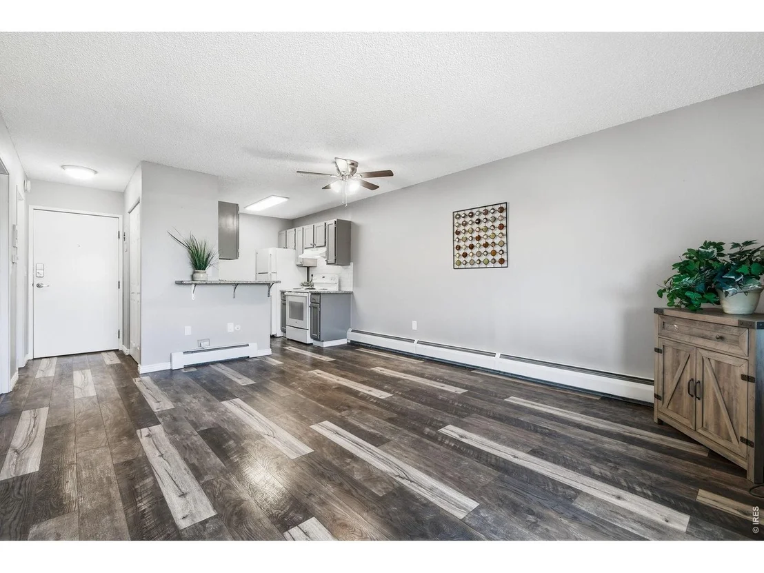Photo of Unit 307 at 3150 Iris Ave