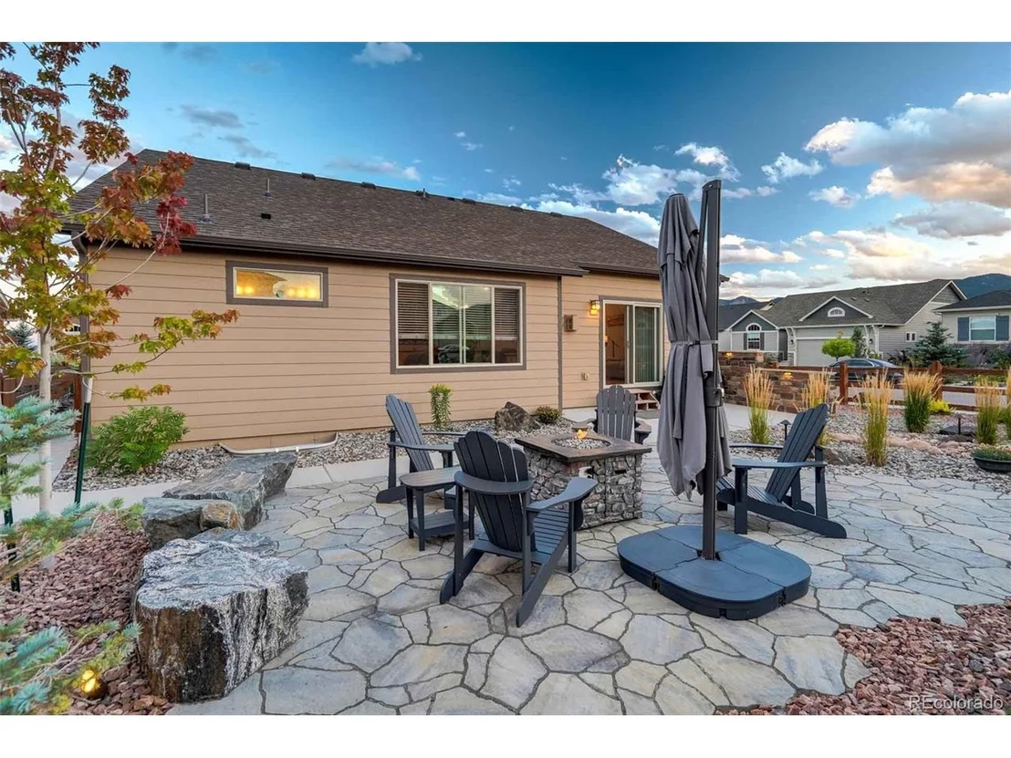 Photo of 2584 Lakes Edge Dr