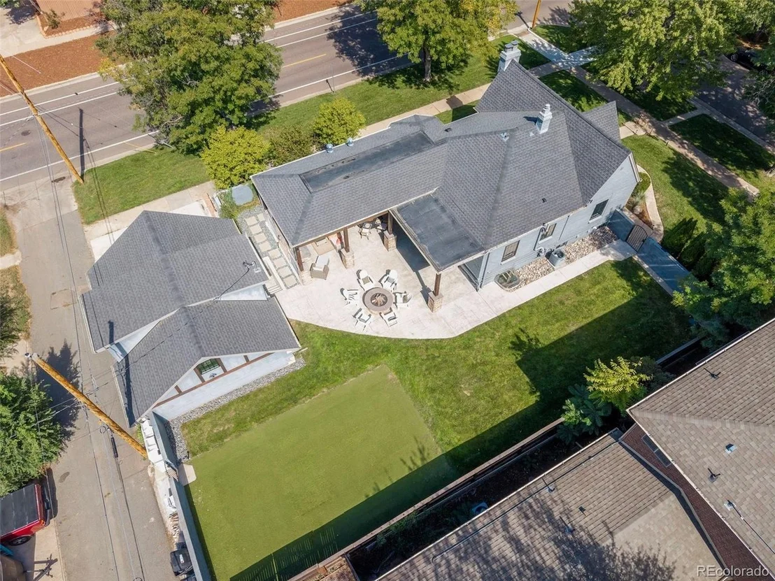 Photo of 2585 Forest St