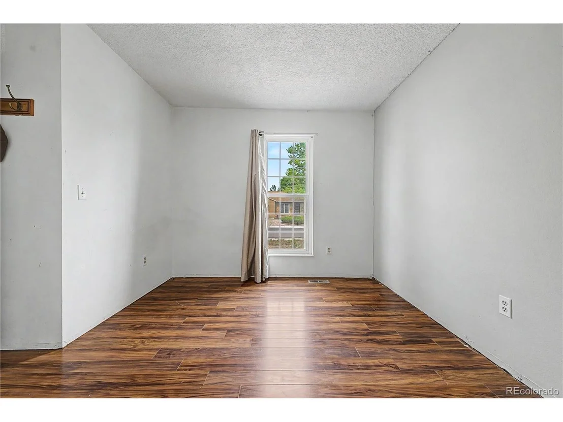 Photo of 10015 Beach St