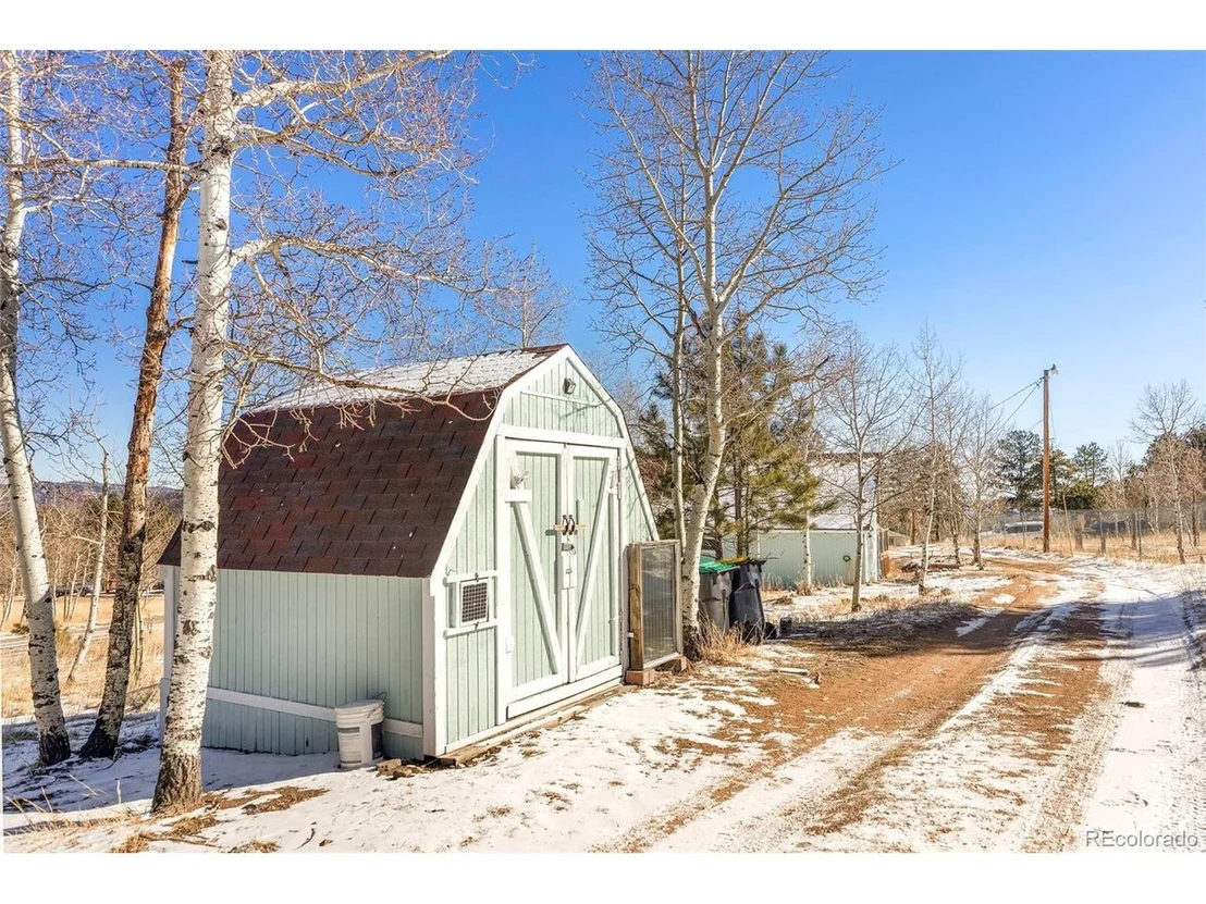 Photo of 560 S Pine Dr