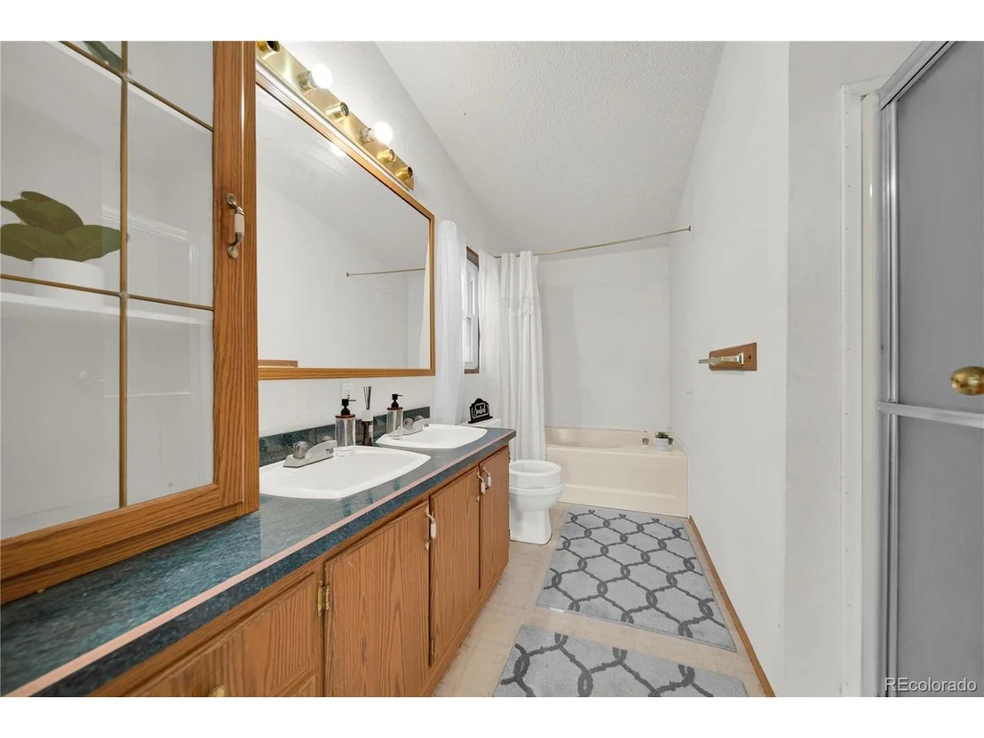 Photo of 15960 Homecrest Cir