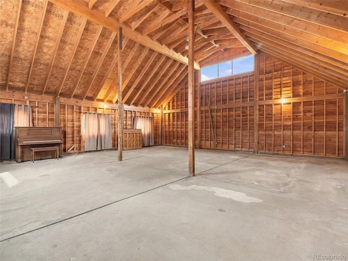 Photo of 35000 Fox Ridge Rd