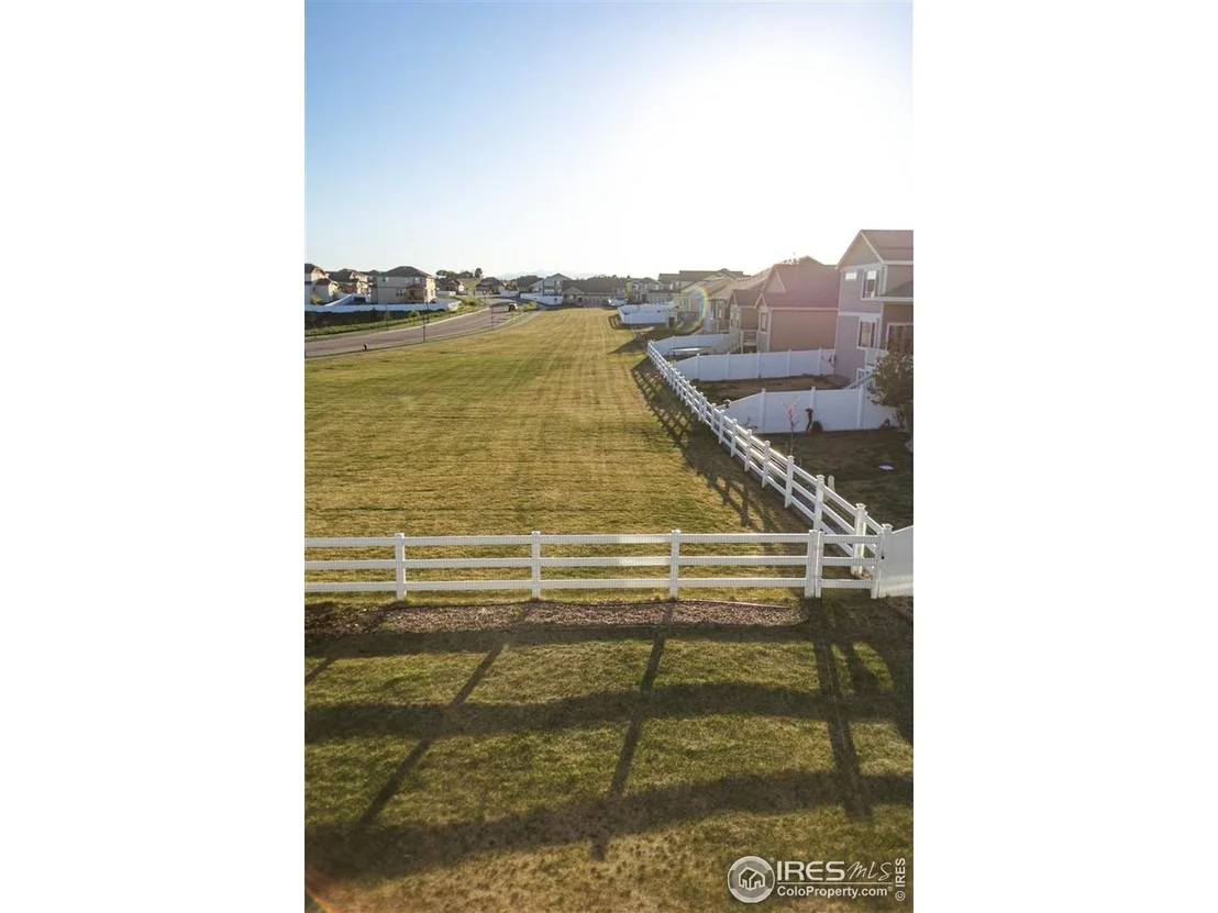 Photo of 985 Axis Dr