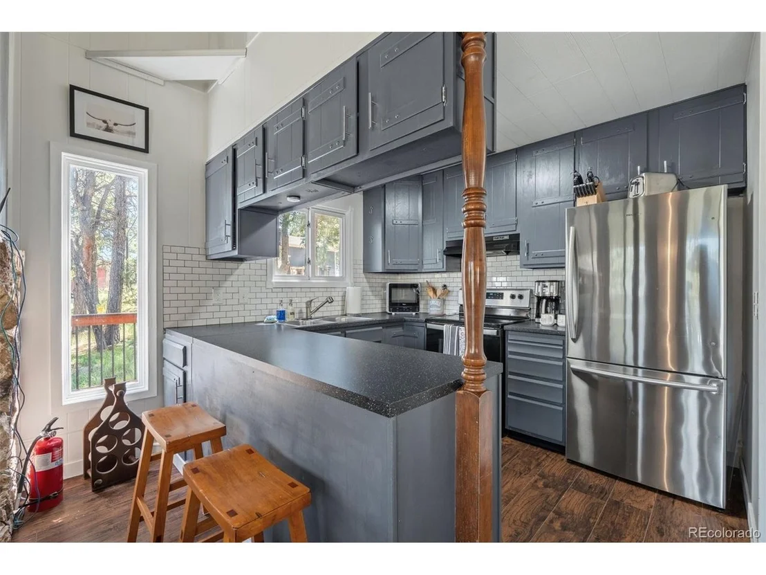 Photo of 1933 Roland Dr