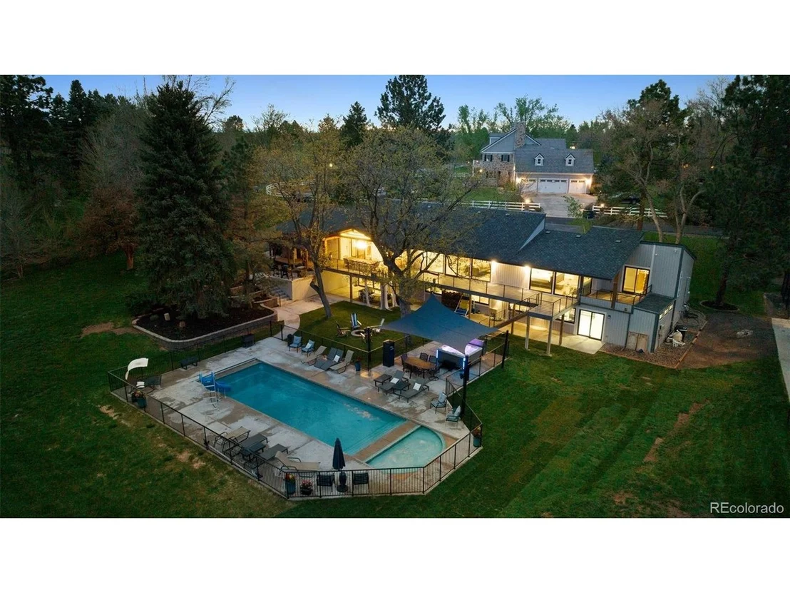 Photo of 620 Front Range Rd