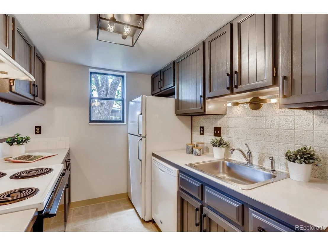 Photo of Unit 113 at 625 Manhattan Pl
