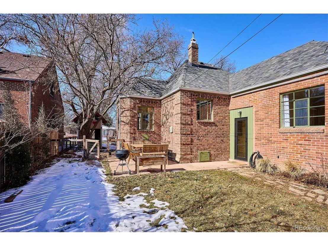 Photo of 2222 Locust St