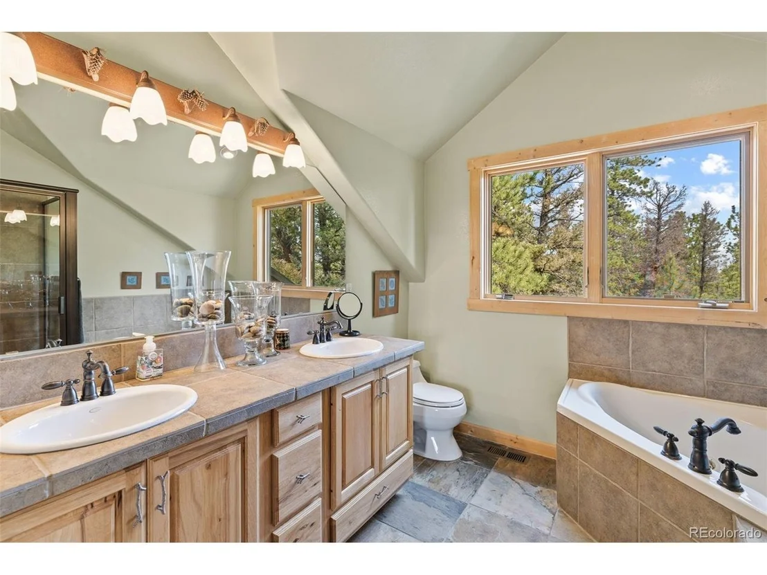 Photo of 559 Bellows Rd
