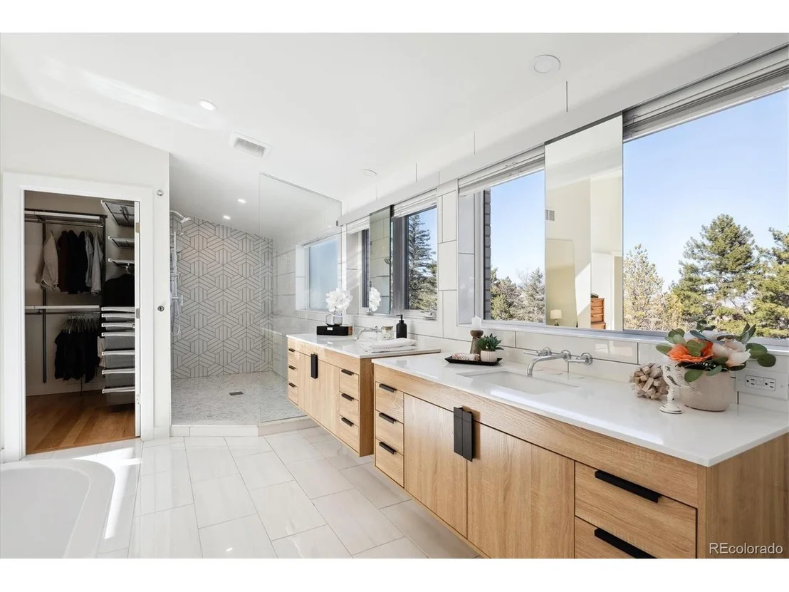 Photo of 14800 Foothill Rd