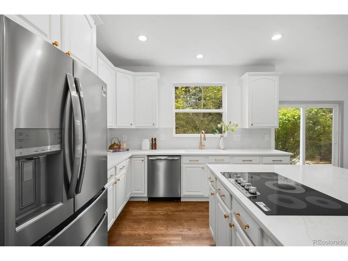 Photo of 869 Shadowstone Dr