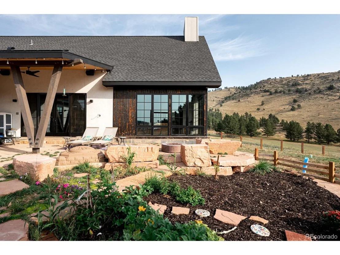 Photo of 800 Blue Mountain Trl