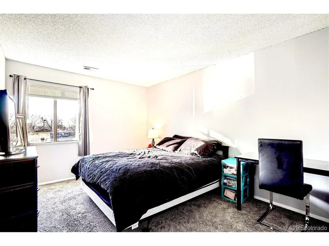 Photo of Unit 1008 at 2201 Sable Blvd
