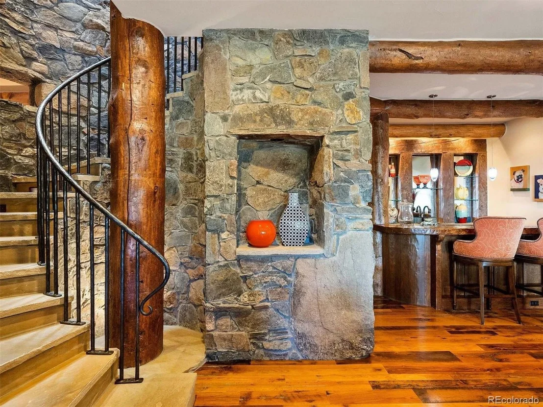 Photo of 9141 Mountain Ranch Rd