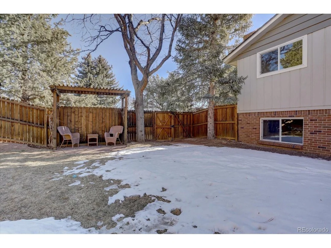 Photo of 2031 Crestvue Cir