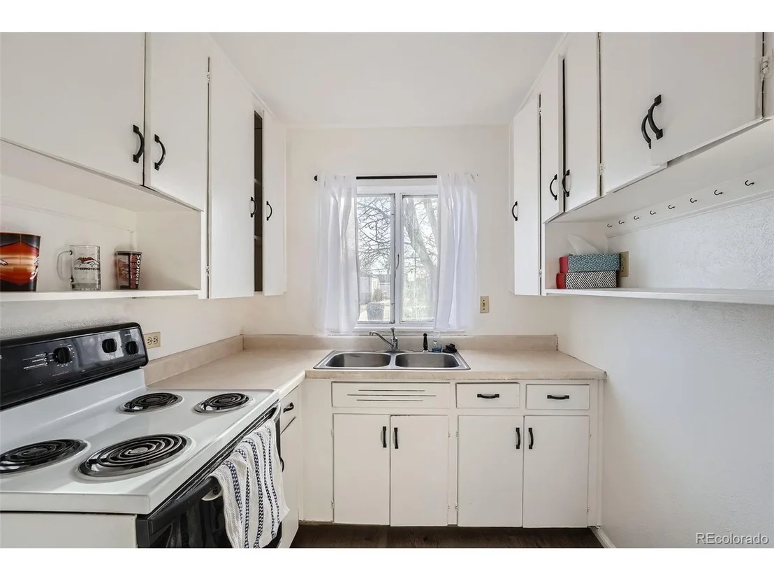 Photo of 1975 S Hooker Cir