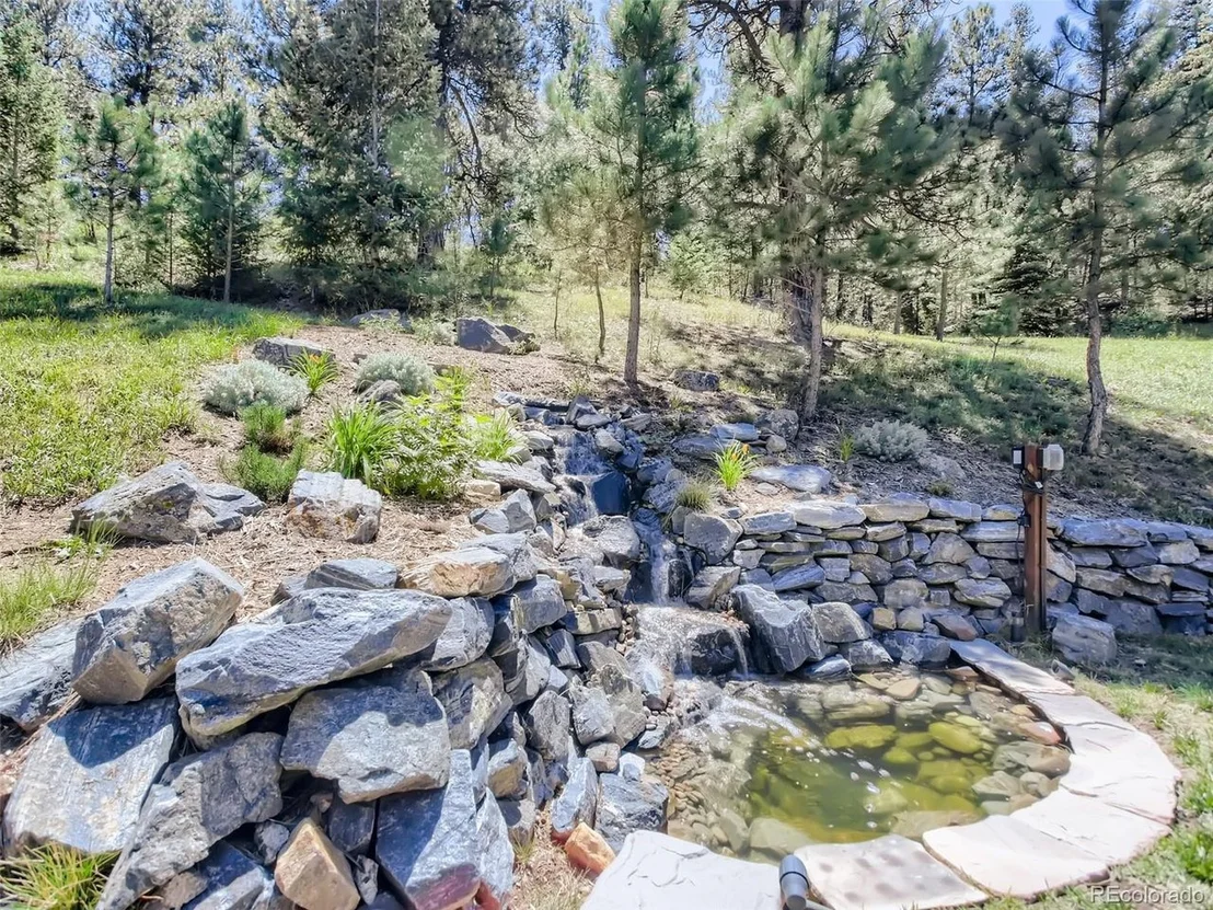 Photo of 33110 Highway 40