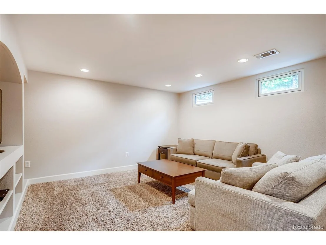 Photo of 303 Helena Cir