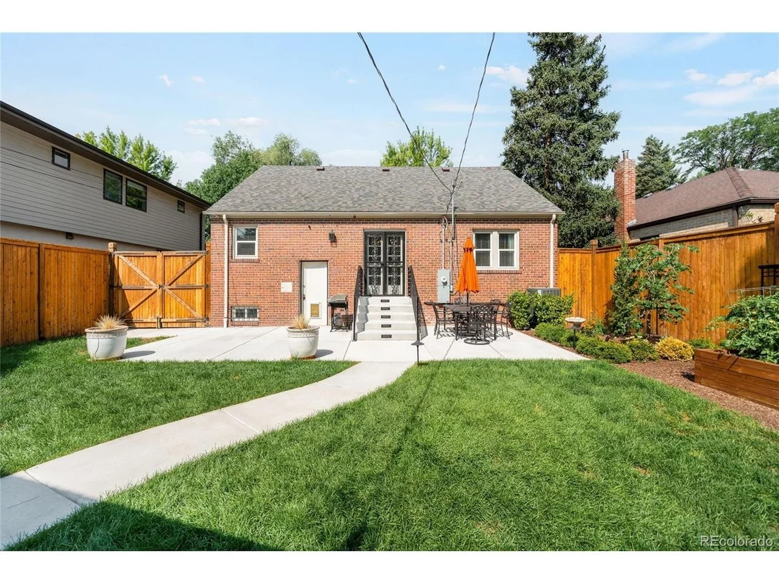 Photo of 2068 Jasmine St