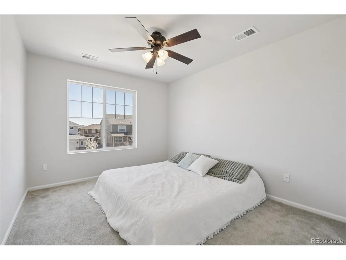 Photo of 677 Iris St