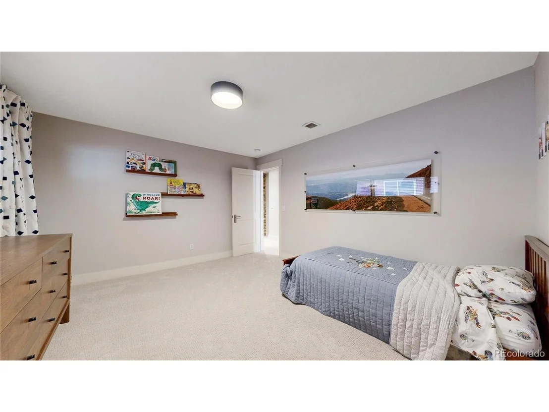 Photo of 477 Locust St