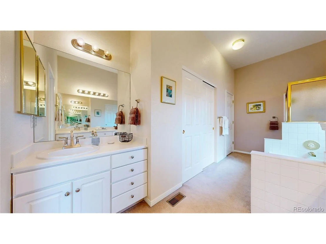Photo of 1330 Iris Cir