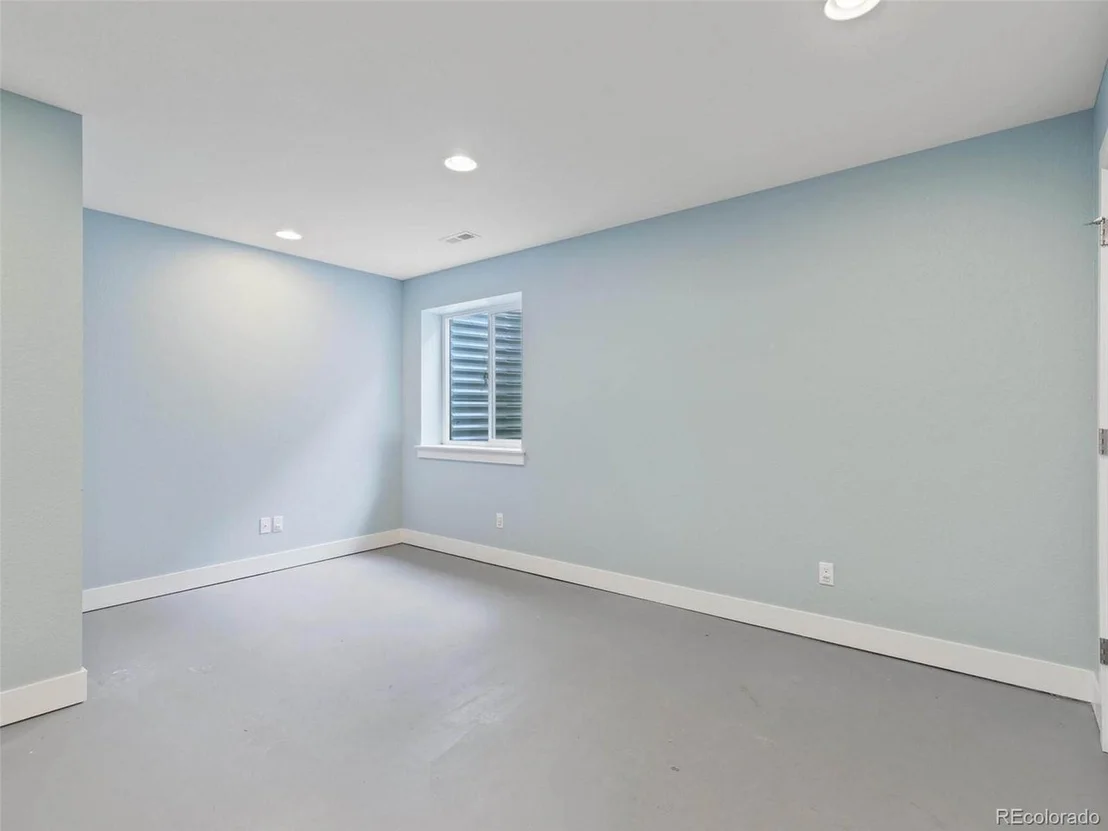 Photo of 3944 Lowell Blvd