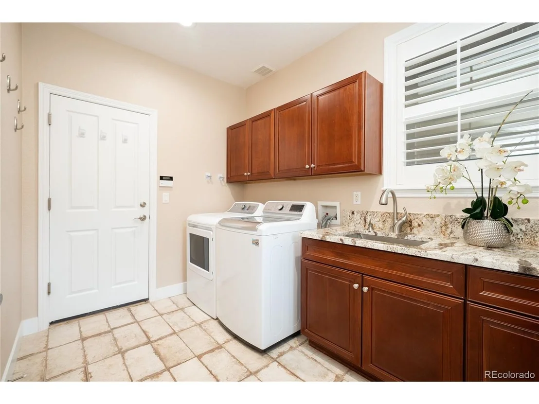 Photo of 10960 Glengate Cir