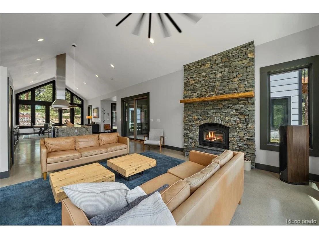 Photo of 32990 Stagecoach Blvd