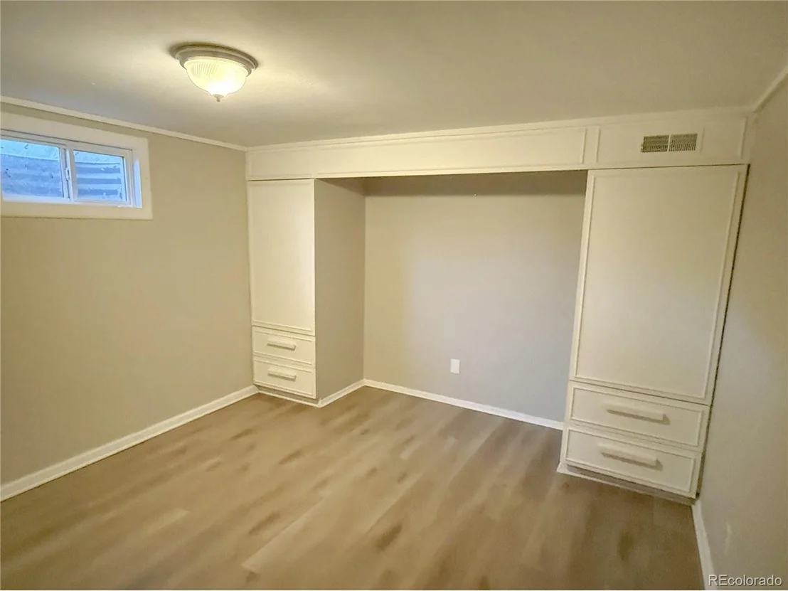 Photo of 562 W Easter Ave