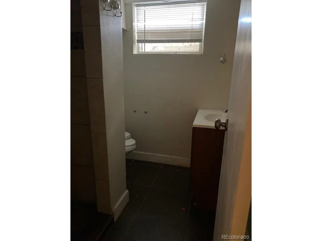 Photo of 1375 Troy St