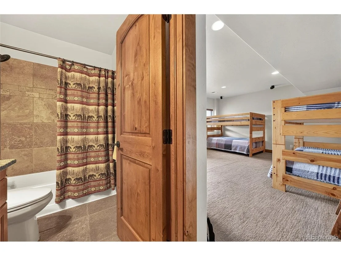 Photo of 103 Peak View Dr