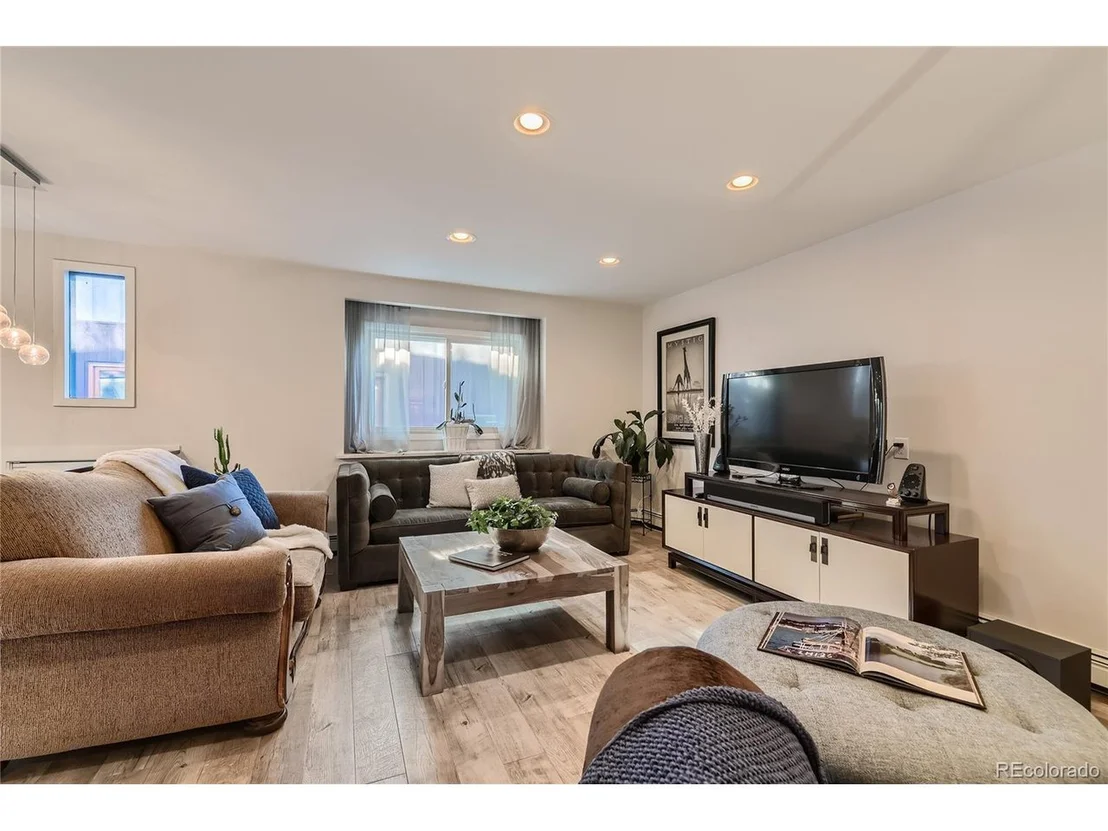Photo of 161 3rd Ave
