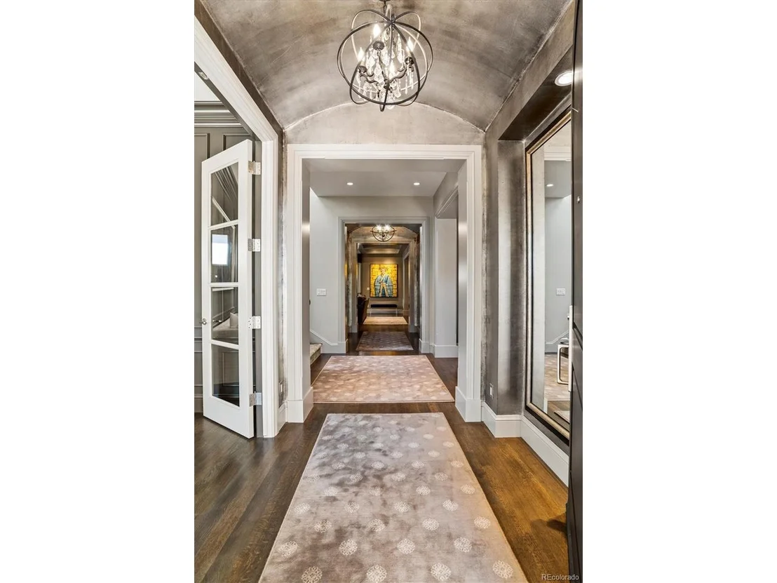Photo of 445 Cook St