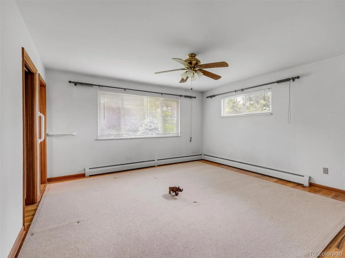 Photo of 965 Parkway Dr