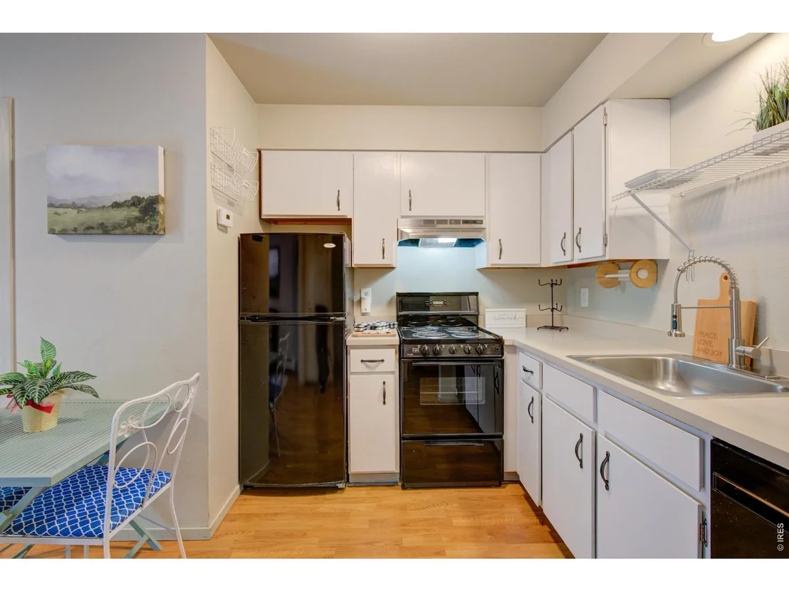 Photo of Unit 1 at 2711 Mapleton Ave