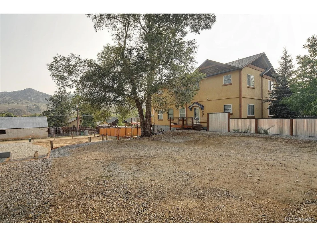 Photo of 730 W 3rd St