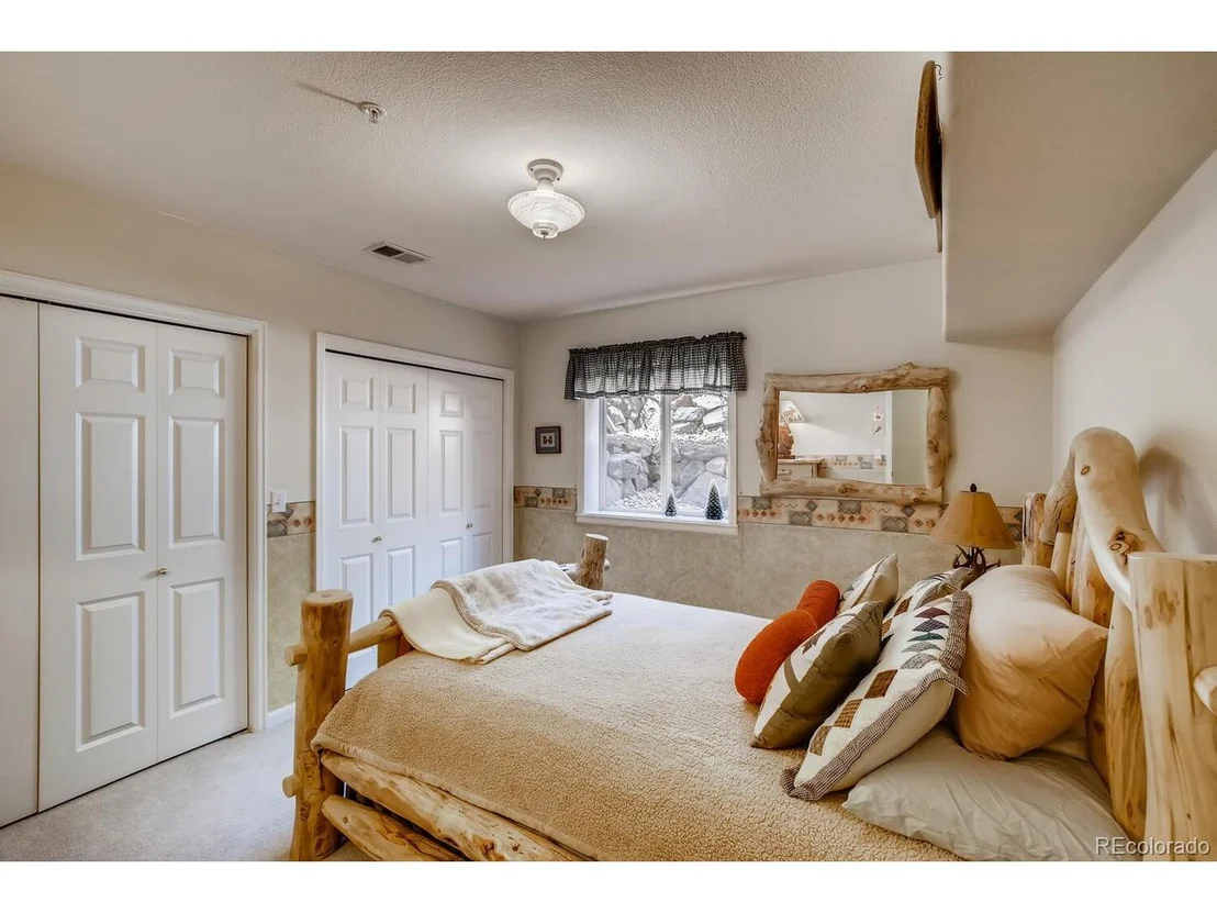 Photo of 1912 Creekside Dr