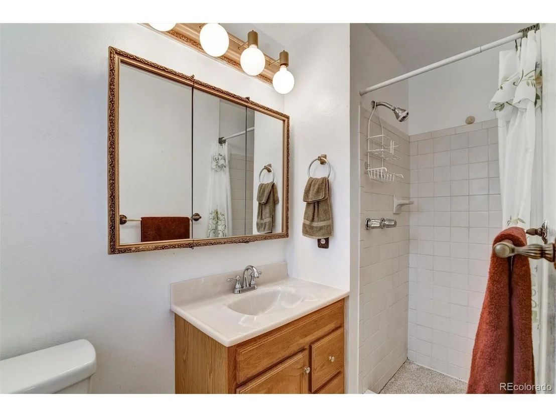 Photo of 6043 Field St