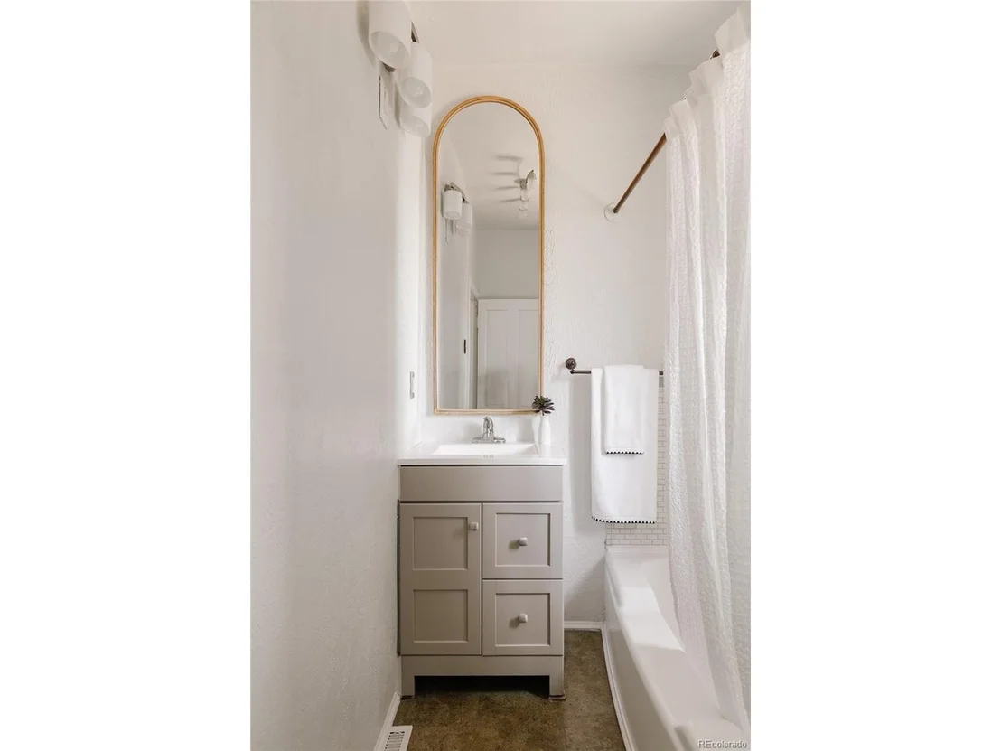 Photo of 4134 Bryant St