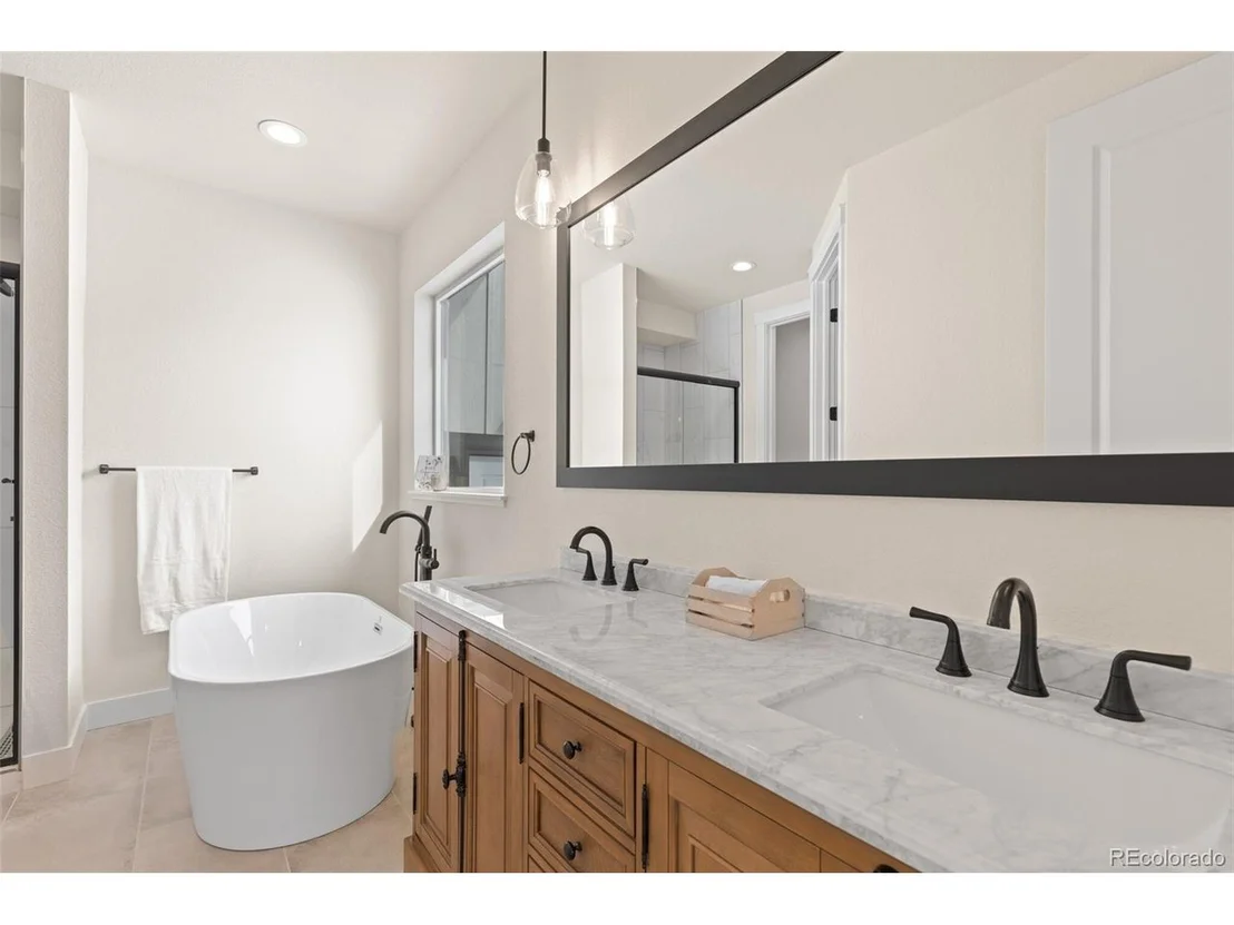 Photo of 122 7th Ave