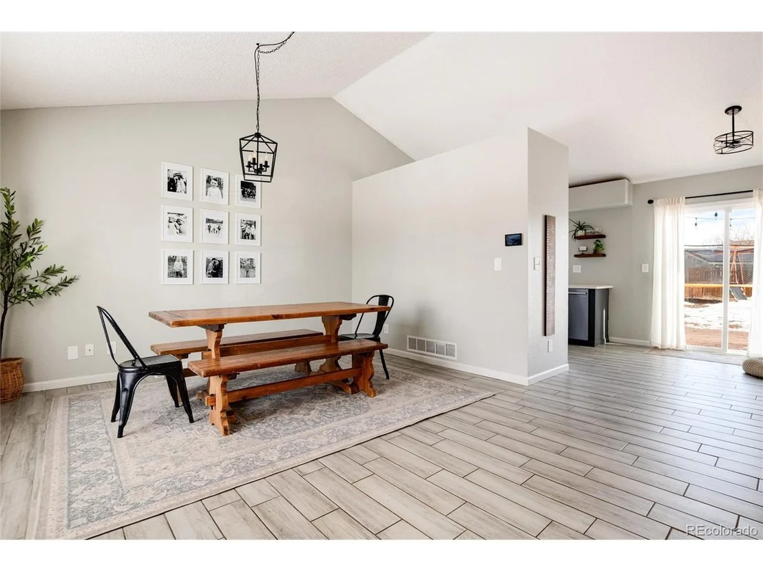 Photo of 250 N Holcomb Cir