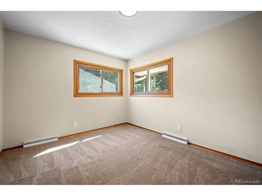 Photo of 993 Fall River Rd