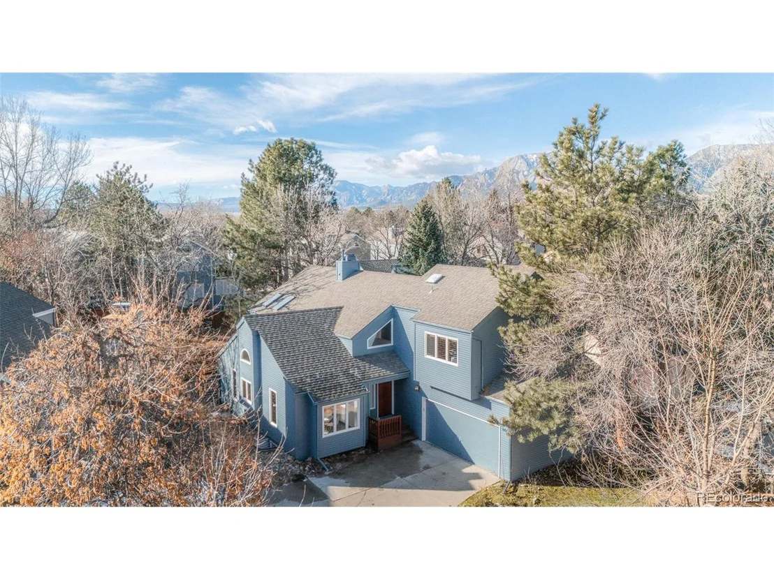 Photo of 847 Racquet Ln
