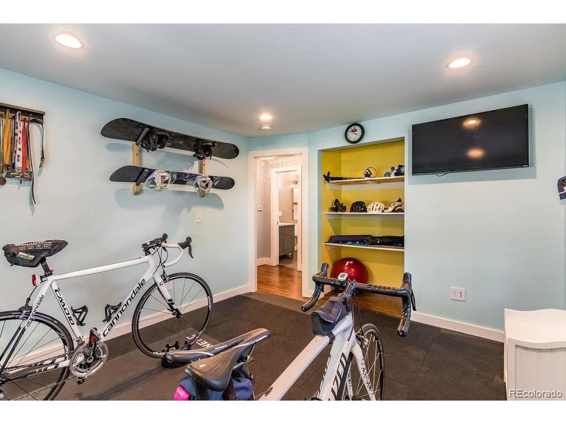 Photo of 5350 Iris St